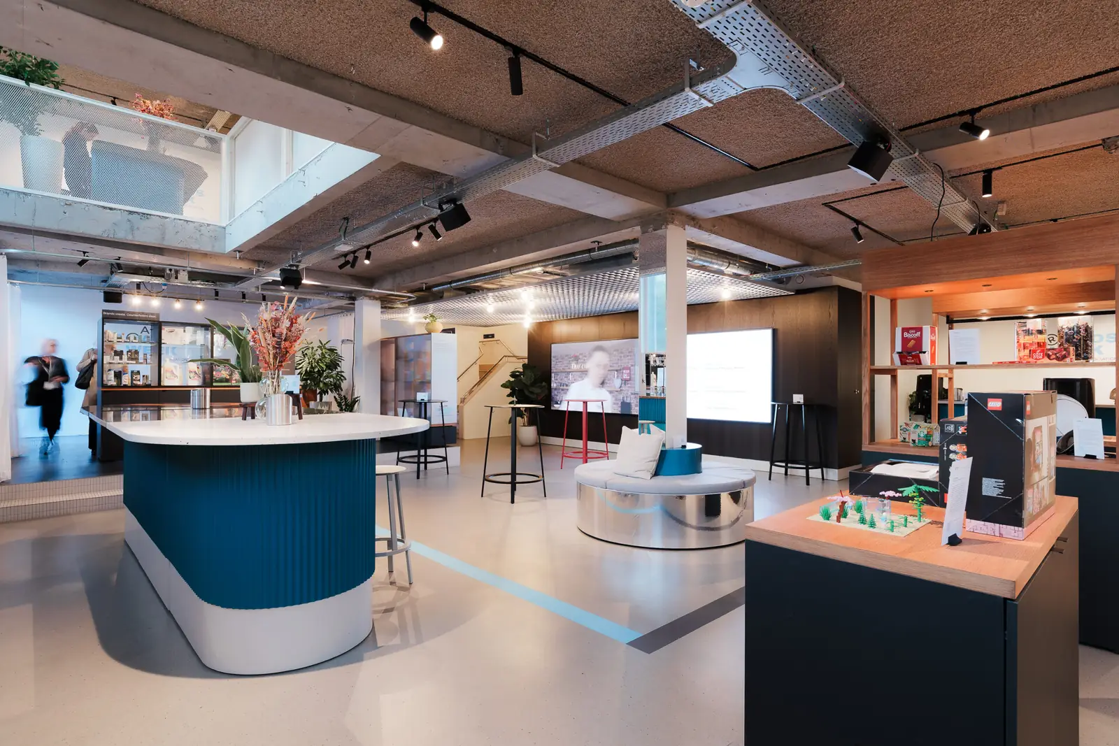 The exhibition floor, from the island bar to the product displays