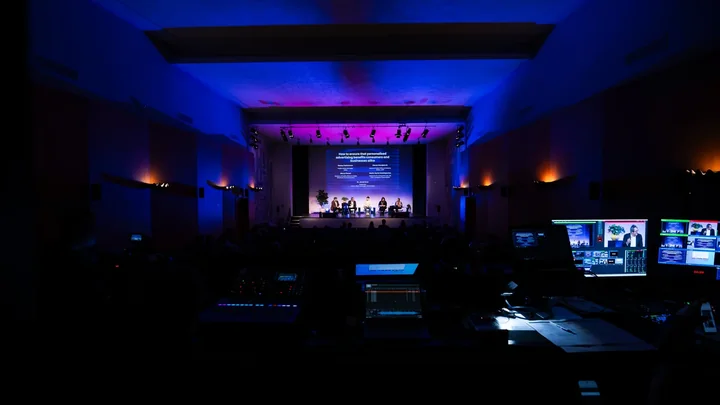 EU Bubble Stage Shows